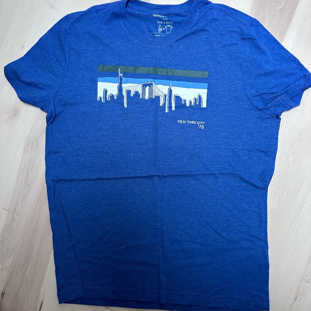 ⚡️🖤 Banana Republic Graphic T-shirt Size L